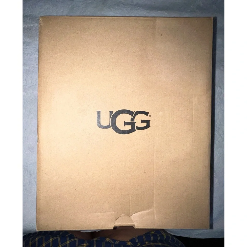 Men’s UGGs Neumel Black Ankle Boots - Picture 8 of 9